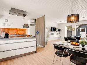Apartment Heloise - 900m from the sea by Interhome