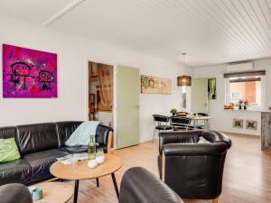 Apartment Heloise - 900m from the sea by Interhome