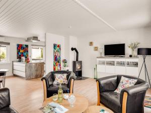 Apartment Heloise - 900m from the sea by Interhome