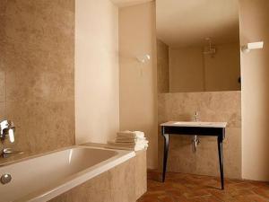 Apartment Wohnung Villa Famiglia3 mit Pool by Interhome