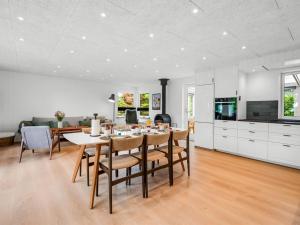 Holiday Home Aischa - 1-5km from the sea by Interhome