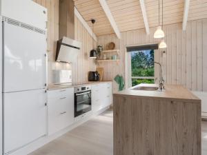 Holiday Home Kristine - 250m from the sea by Interhome