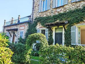 Apartment Casa Giardino a 50 mt dal lago by Interhome