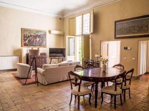 Apartment Dimora storica del 1400 con balcone by Interhome