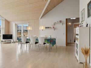 Holiday Home Eve - 700m from the sea by Interhome