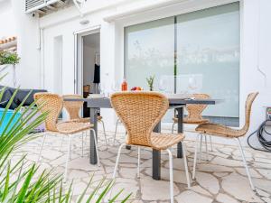 Holiday Home Sea Breeze House by Interhome