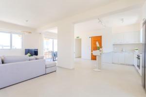 Resitour - Aphrodite Beachfront