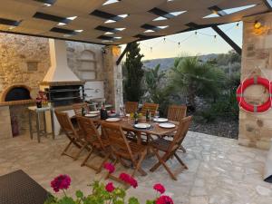 MayaElisa Villa with Heated Pool, By Hellocrete