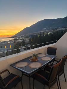 Drymades Santorini Sunset Apartment
