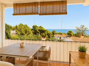 Bright Apartment with Stunning Sea Views