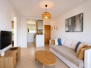 Bright Apartment with Stunning Sea Views