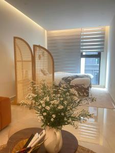 Central of city 1 BR Luxury apartment