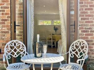 Tadpole Cottage by inspirestays-com