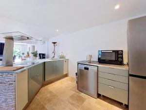 Apartment Bas de villa Anémones by Interhome