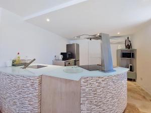 Apartment Bas de villa Anémones by Interhome