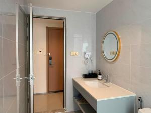 Starline Hotel
