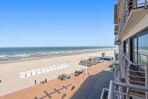 Appartement Estran op de Zeedijk met Frontaal Zeezicht - Sint-Idesbald