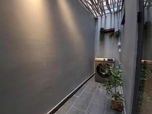 Retro Condo Near Airport