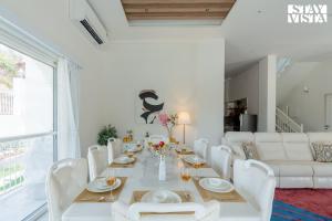 StayVista at Tara Villa with Pool and Jacuzzi