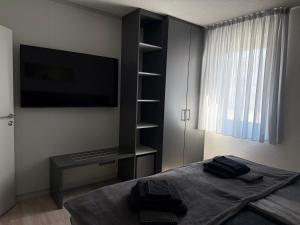Aparthotel Neckartal - Premium Serviced Apartments mit je 1 oder 2 Doppelzimmern - Highspeed-WLAN, 55 Smart-TV in jedem Zimmer, Vollküche, Klima, Parkplatz - 15 Min nach Stuttgart, Ludwigsburg & Waiblingen - die perfekte Basis für Business & Privat