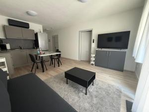 Aparthotel Neckartal - Premium Serviced Apartments mit je 1 oder 2 Doppelzimmern - Highspeed-WLAN, 55 Smart-TV in jedem Zimmer, Vollküche, Klima, Parkplatz - 15 Min nach Stuttgart, Ludwigsburg & Waiblingen - die perfekte Basis für Business & Privat