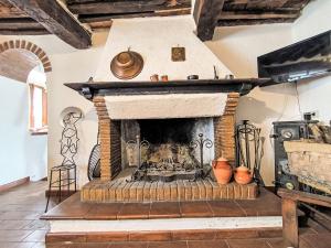 Holiday Home Shelter in the heart of Tuscany by Interhome