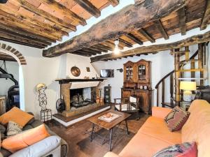 Holiday Home Shelter in the heart of Tuscany by Interhome