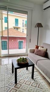 APPARTAMENTO DELIZIOSO CON TERRAZZO IN CENTRO-DELICIOUS APARTMENT WITH TERRACE