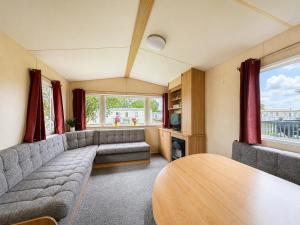 Lovely Dog Friendly 8 Berth Caravan At Sunnydale, Lincolnshire Ref 35197S