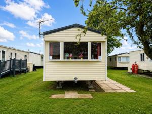 Lovely Dog Friendly 8 Berth Caravan At Sunnydale, Lincolnshire Ref 35197S