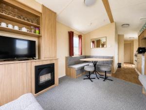 Lovely Dog Friendly 8 Berth Caravan At Sunnydale, Lincolnshire Ref 35197S