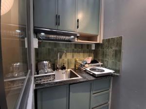 Retro Condo Near Airport