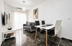 Beach Front Apartment In Torrevieja With Wifi
