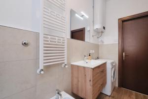 Colosseum 4 stops away 3BR - WiFi - Netflix