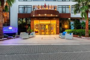 K Maris Hotel
