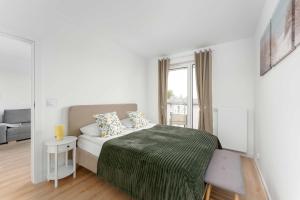 Bright Apartment in Kołobrzeg with Balcony and Parking by Noclegi Renters