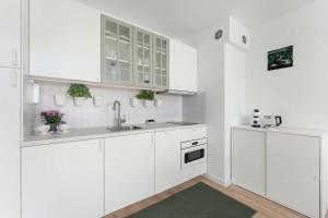 Bright Apartment in Kołobrzeg with Balcony and Parking by Noclegi Renters
