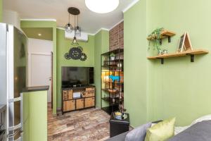 Gwenda Home