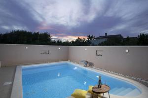 4-bedroom villa with pool in Peroj