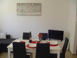 Apartment 5236-1 for 4 Pers in Turanj