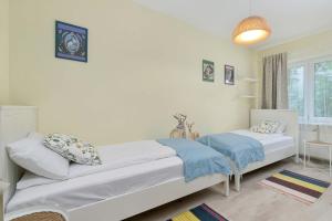 Przestronny Apartament dla 8 osób w Spokojnej Okolicy by Noclegi Renters