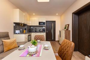 Comfortable Family-Friendly 2BD with Terrace by Flat Manаger