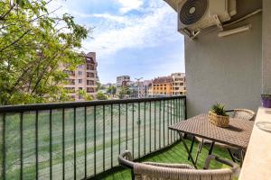 Comfortable Family-Friendly 2BD with Terrace by Flat Manаger