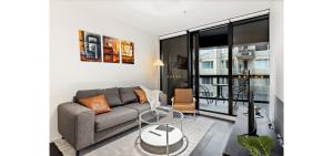 メルボルン Albert Park 2BR Stay Ultra Luxe With Pool Gym Parking シングルルーム ロビー