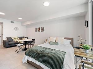 First 1507 Bright Skyline Miami Studio
