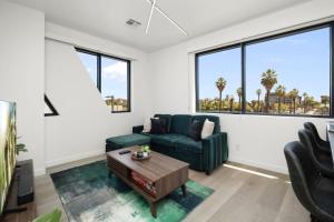 Spacious 2BR Suite with Fast Fiber Near Downtown PHX