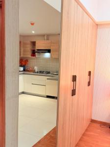 Premium Studio near Expo Mart , Pari Chowk , Kitchen , WiFi, Google TV, Pool