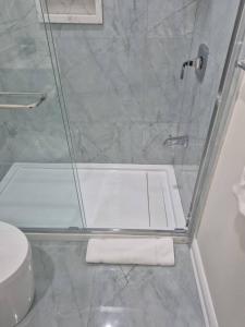 Private 1 BR Apt Wi-Fi Parking NearAmenities