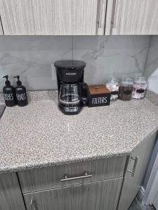 Private 1 BR Apt Wi-Fi Parking NearAmenities