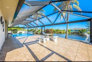 Paradise in Cape w Heated Pool and Gulf Access
